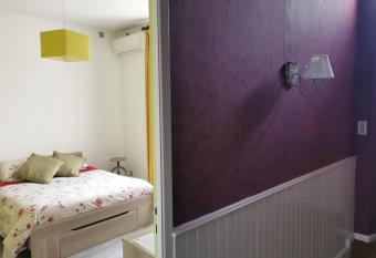 Chambre avec acc  s ind  pendant allows 18 year olds to book a room