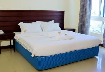 Sunrise Resort has rooms with a private hot tub