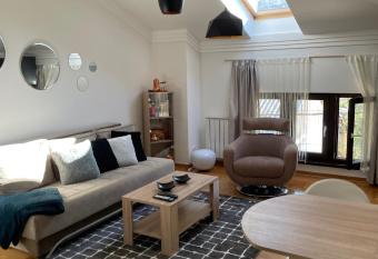 Mills, Stari Grad - Ba    ar  ija allows 18 year olds to book a room