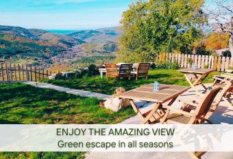 Guesthouse Kamniti Rob has Balcony rooms