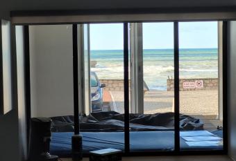 L   annexe sur mer allows 18 year olds to book a room