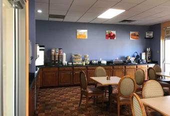 Days Inn by Wyndham Carlisle North has Balcony rooms