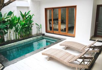 Villa Angel 2 - Canggu shortcut, staff included has Balcony rooms