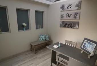 Utopia Guest House has Balcony rooms