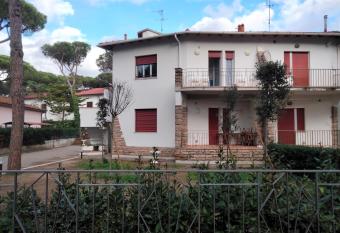 Ester a soli 150m. dal mare has Balcony rooms