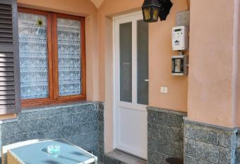 FRANCY allows 18 year olds to book a room