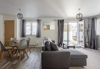 Stunning 2-Bed Apartment in Newton Abbot has Balcony rooms