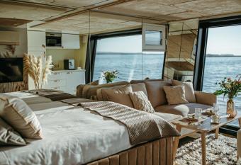 MyHouseboat 2 has Balcony rooms