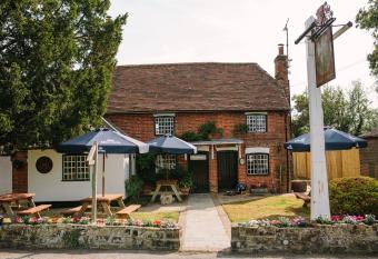 George and Dragon has Balcony rooms