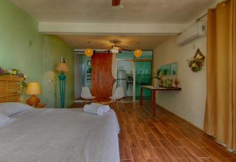 4, San Fernando, Bacalar Villa Jimmy allows 18 year olds to book a room