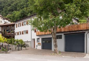 Agritur E-Cinque allows 18 year olds to book a room