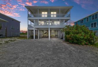Adventure Awaits, Surfside has Balcony rooms