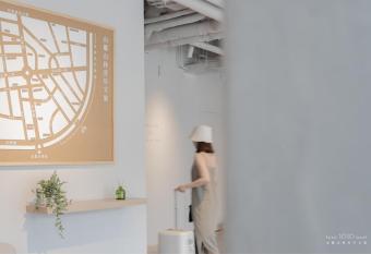                          forest 3030 hostel allows 18 year olds to book a room