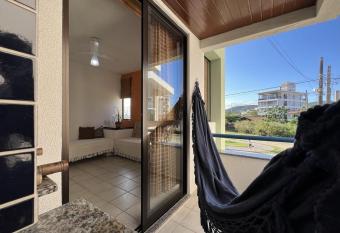 Apartamento Praia Mariscal Canto Grande Bombinhas - Canela Flats 03 allows 18 year olds to book a room