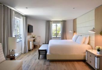 Hotel Ocean has Balcony rooms