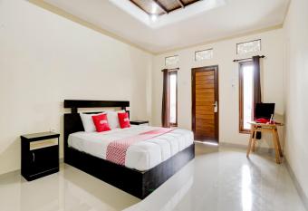 OYO 90711 Blembong Homestay allows 18 year olds to book a room