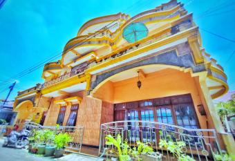 Penginapan Harian Semarang has Balcony rooms
