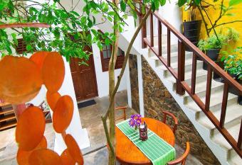 Villa Yehinsa - Galle Fort has Balcony rooms