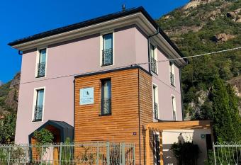 d ARTEmisia Chambres d h  tes allows 18 year olds to book a room