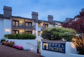 Hotel Pacific has Balcony rooms