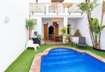 El Patio Andaluz has Balcony rooms
