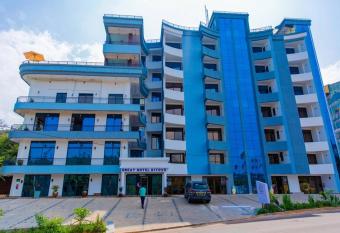 Great Hotel Kiyovu has Balcony rooms