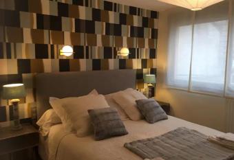 Suite Harmonie ***G  te du Petit Hutin*** allows 18 year olds to book a room