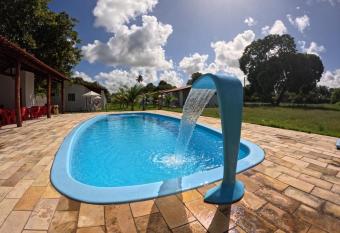 Priv   Vila Cara  bas allows 18 year olds to book a room