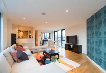 Modern Finneston City View Apartment has Balcony rooms