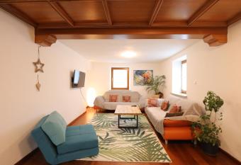 Fantastic Garden Friends & Family Apartment has Balcony rooms