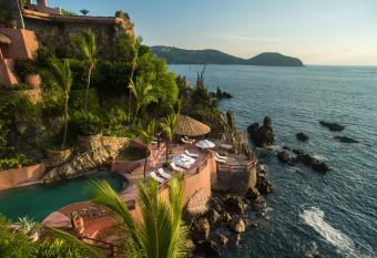 La Casa Que Canta allows 18 year olds to book a room