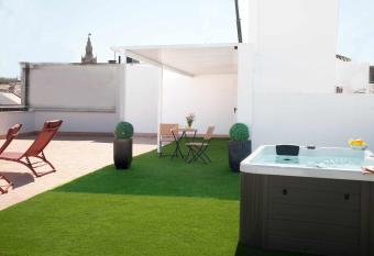 Alojarte Adolfo Cu  llar 401 has rooms with a private hot tub