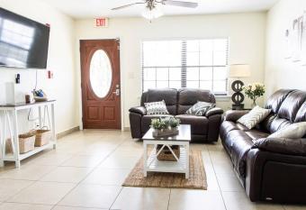 6 Bedroom BUCS AIRPORT MALL BEACH WIFI allows 18 year olds to book a room