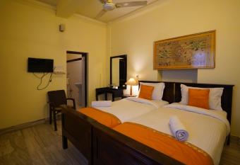 Hotel Shahi Garh has Balcony rooms