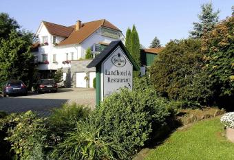 Landhotel-Restaurant Schwalbennest allows 18 year olds to book a room
