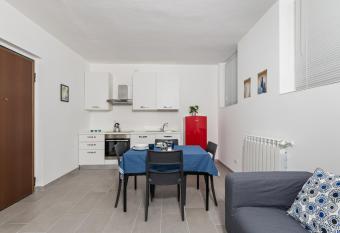 Appartamento Staurenghi Blu - Affitti Brevi Italia allows 18 year olds to book a room