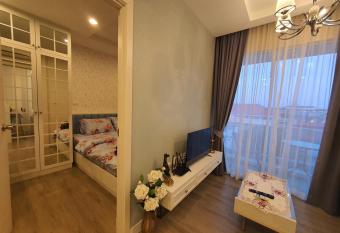 Hill & Sea Balcony 1 Bedroom & 1 Living Room @Blu X allows 18 year olds to book a room