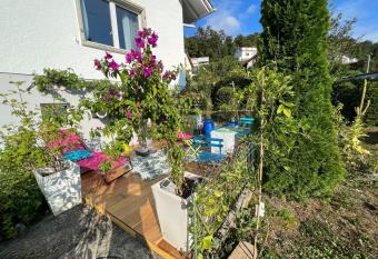 Dans les bois tant que le loup n y est pas ! logement avec jardin id  al pour un s  jour en amoureux ou home office, wifi, TV, netflix allows 18 year olds to book a room