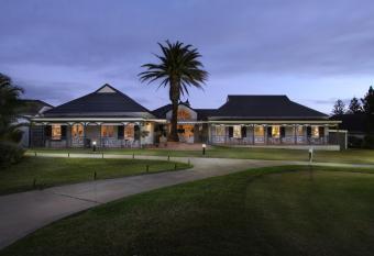 19th Hole Guest Lodge - Golfers paradise allows 18 year olds to book a room