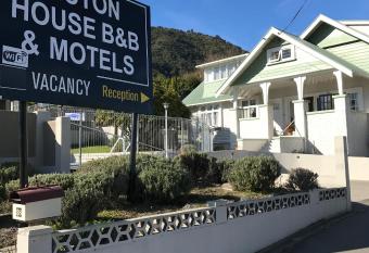 Picton House B&B and Motel allows 18 year olds to book a room