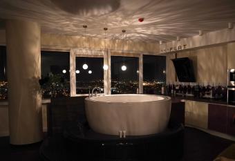 sky FLAT jacuzzi 27 FLOOR has Balcony rooms