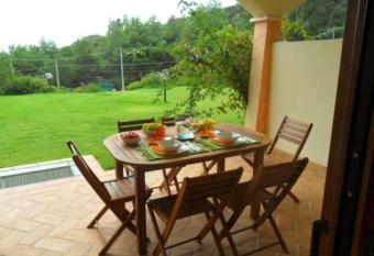 La casa del sole has rooms with a private hot tub