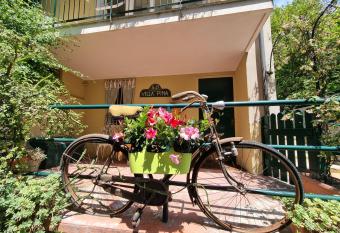 Villa Pina has Balcony rooms