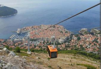 New Deluxe jacuzzi apartment Ana has rooms with a private hot tub