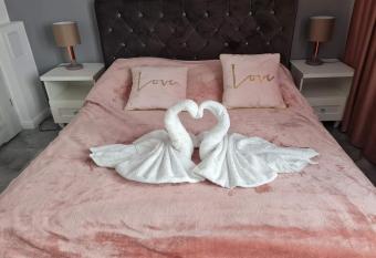 Apartament Wyzwolenia allows 18 year olds to book a room