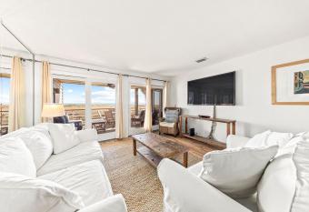 Needle Rush Point Unit A15 has Balcony rooms