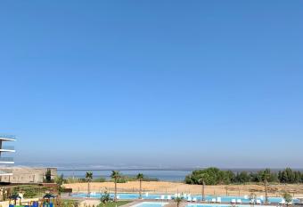 Tagus Bay - Condom  nio Privado has Balcony rooms