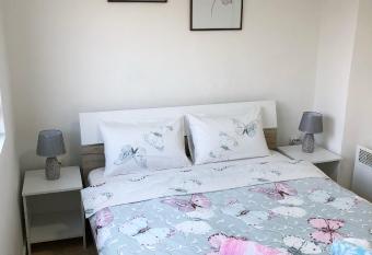 Central DELUXE Apartment has Balcony rooms