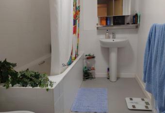 1 bedroom flat, 5 minutes walk to city centre, 2 minutes to underground, 1 minute to bus and 15 minutes walk to COP 26 allows 18 year olds to book a room