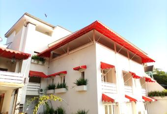 Pondok Wisata Jaden Trawas Mojokerto has Balcony rooms